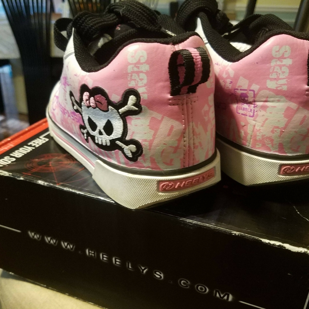 Shoes - Picture 2 of 8